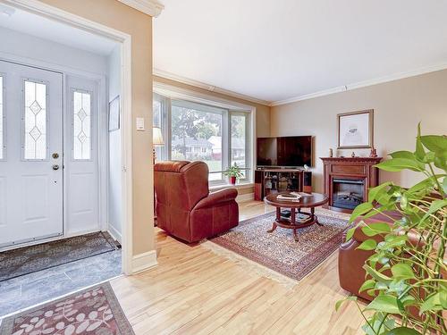 Salon - 3445 Carré De Nevers, Québec (Sainte-Foy/Sillery/Cap-Rouge), QC - Indoor Photo Showing Living Room With Fireplace