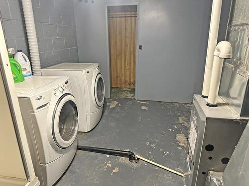 165 Mckirdy Ave, Nipigon, ON - Indoor Photo Showing Laundry Room