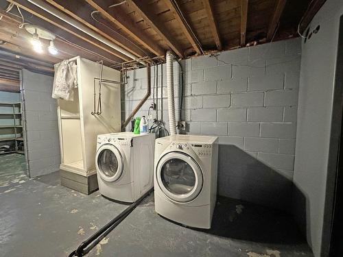 165 Mckirdy Ave, Nipigon, ON - Indoor Photo Showing Laundry Room