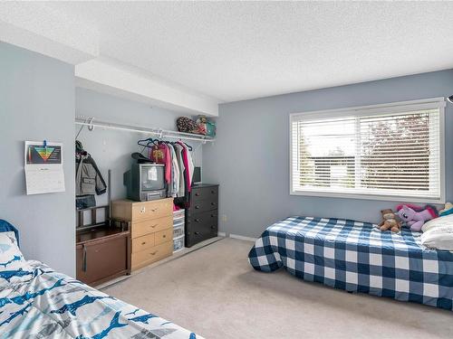 207-10160 Third St, Sidney, BC - Indoor Photo Showing Bedroom