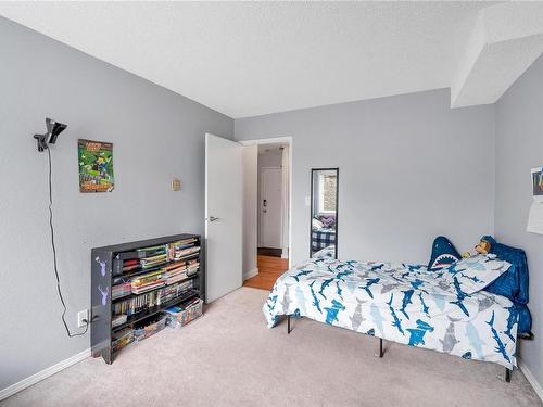 207-10160 Third St, Sidney, BC - Indoor Photo Showing Bedroom