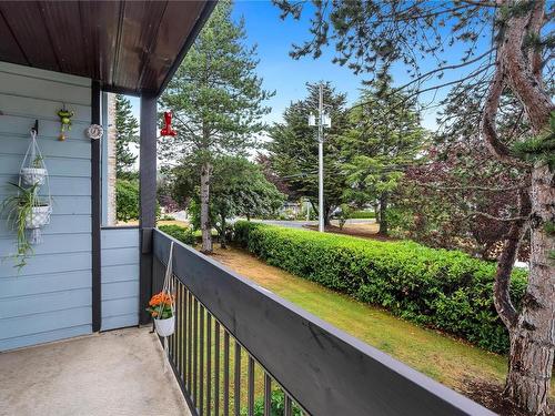 207-10160 Third St, Sidney, BC - Outdoor