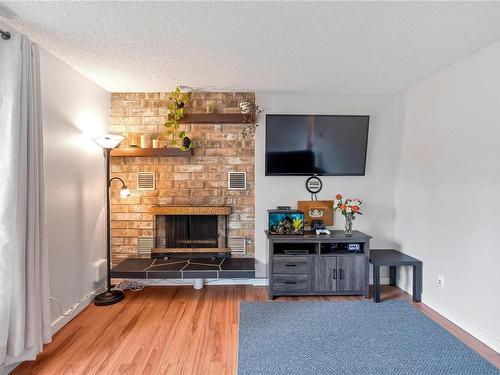 207-10160 Third St, Sidney, BC - Indoor Photo Showing Living Room With Fireplace