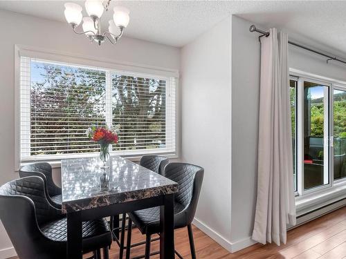 207-10160 Third St, Sidney, BC - Indoor Photo Showing Dining Room