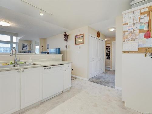 406-9840 Fifth St, Sidney, BC - Indoor Photo Showing Kitchen With Double Sink