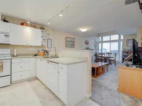 406-9840 Fifth St, Sidney, BC - Indoor Photo Showing Kitchen With Double Sink