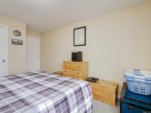 406-9840 Fifth St, Sidney, BC - Indoor Photo Showing Bedroom