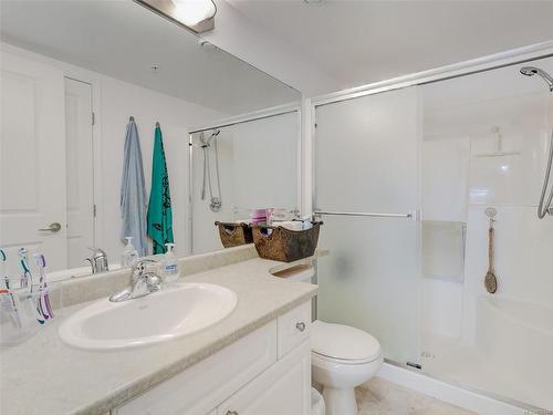 406-9840 Fifth St, Sidney, BC - Indoor Photo Showing Bathroom