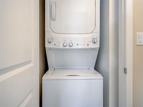 406-9840 Fifth St, Sidney, BC - Indoor Photo Showing Laundry Room