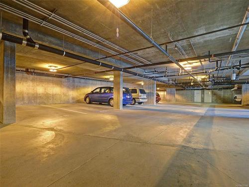 406-9840 Fifth St, Sidney, BC - Indoor Photo Showing Garage