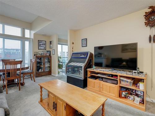 406-9840 Fifth St, Sidney, BC - Indoor Photo Showing Living Room