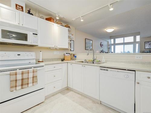 406-9840 Fifth St, Sidney, BC - Indoor Photo Showing Kitchen With Double Sink