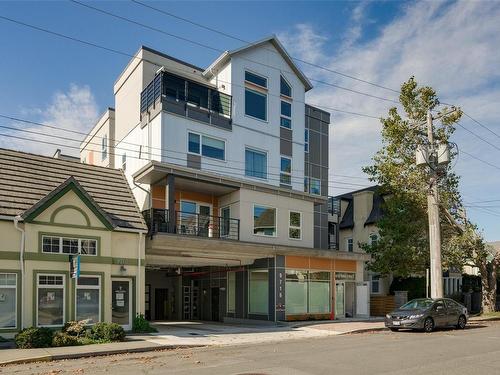 202-9716 Third St, Sidney, BC - Outdoor With Balcony With Facade