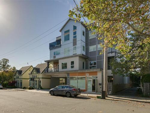 202-9716 Third St, Sidney, BC - Outdoor With Facade