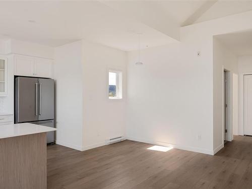 401-9716 Third St, Sidney, BC - Indoor Photo Showing Kitchen