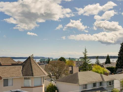 401-9716 Third St, Sidney, BC - Outdoor With View