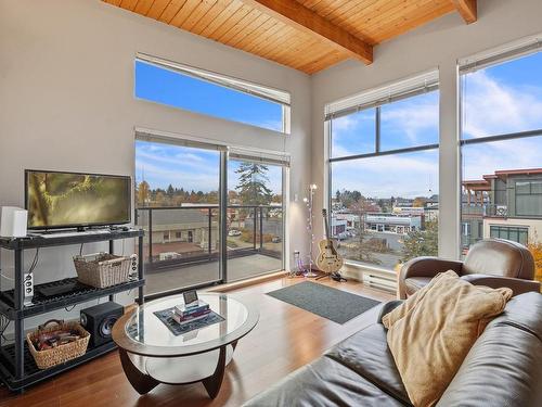 144-2300 Mansfield Dr, Courtenay, BC - Indoor Photo Showing Living Room