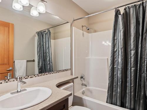 144-2300 Mansfield Dr, Courtenay, BC - Indoor Photo Showing Bathroom