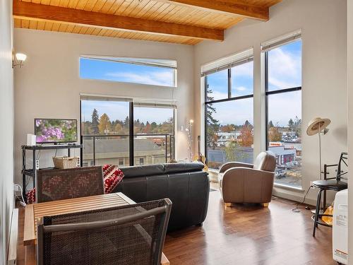 144-2300 Mansfield Dr, Courtenay, BC - Indoor Photo Showing Living Room