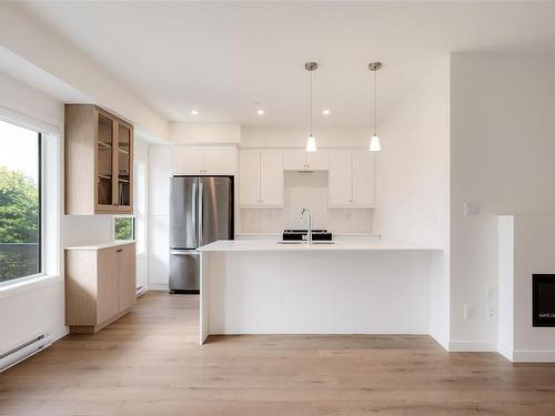 203-9716 Third St, Sidney, BC - Indoor Photo Showing Kitchen With Upgraded Kitchen