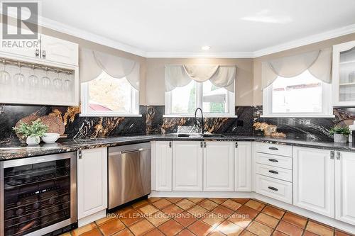 3580 Linda Street, Innisfil, ON - Indoor Photo Showing Kitchen