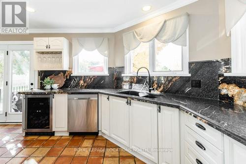 3580 Linda Street, Innisfil, ON - Indoor Photo Showing Kitchen