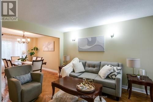 3214 Pilcom Crescent, Mississauga, ON - Indoor Photo Showing Living Room