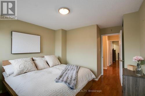 3214 Pilcom Crescent, Mississauga, ON - Indoor Photo Showing Bedroom