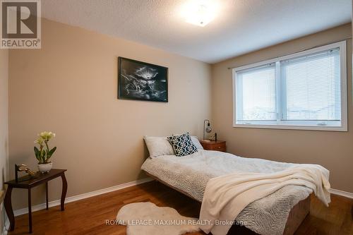 3214 Pilcom Crescent, Mississauga, ON - Indoor Photo Showing Bedroom