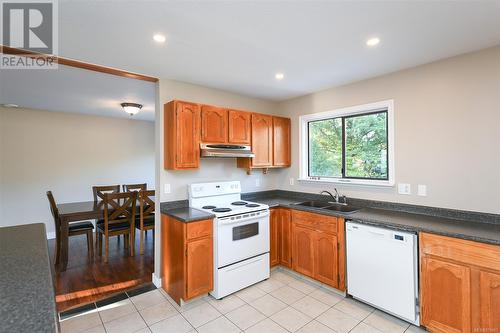 2708 Paula Pl, Courtenay, BC - Indoor Photo Showing Kitchen With Double Sink