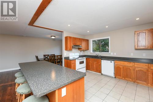 2708 Paula Pl, Courtenay, BC - Indoor Photo Showing Kitchen