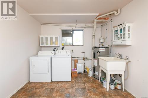 2708 Paula Pl, Courtenay, BC - Indoor Photo Showing Laundry Room