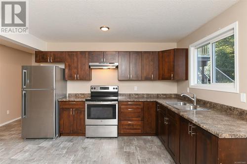 2708 Paula Pl, Courtenay, BC - Indoor Photo Showing Kitchen With Double Sink