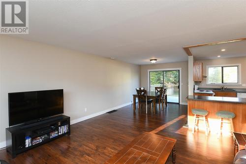 2708 Paula Pl, Courtenay, BC - Indoor Photo Showing Living Room