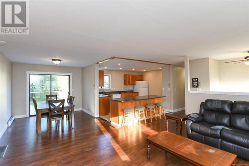 2708 Paula Pl, Courtenay, BC - Indoor Photo Showing Living Room