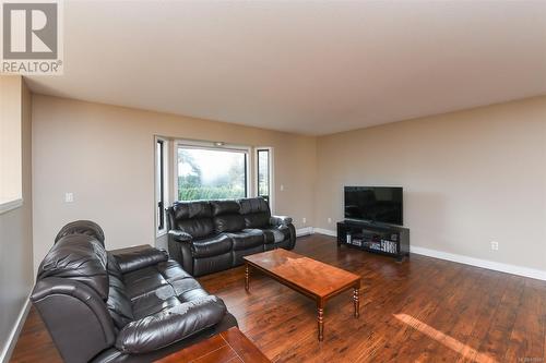 2708 Paula Pl, Courtenay, BC - Indoor Photo Showing Living Room