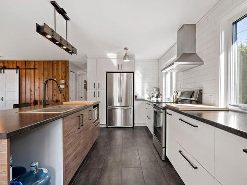 Cuisine - 2875 Rue Charette, Sainte-Adèle, QC - Indoor Photo Showing Kitchen With Double Sink With Upgraded Kitchen