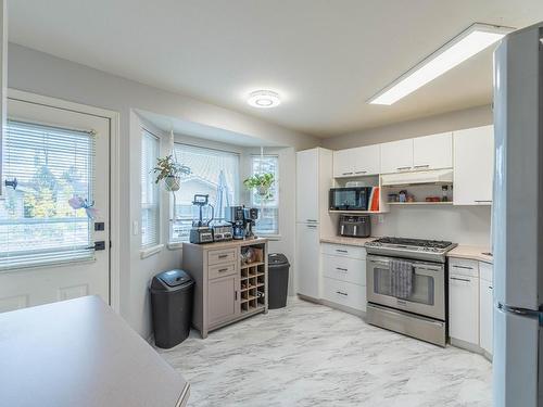 16-2655 Westsyde Rd, Kamloops, BC - Indoor Photo Showing Kitchen