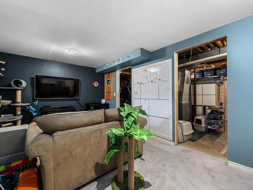 38-2568 Sandpiper Drive, Kamloops, BC - Indoor Photo Showing Living Room