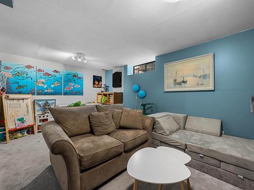 38-2568 Sandpiper Drive, Kamloops, BC - Indoor Photo Showing Living Room