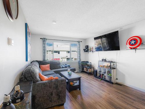 33-800 Valhalla Drive, Kamloops, BC - Indoor Photo Showing Living Room