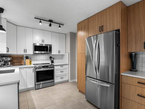 2509 Skeena Drive, Kamloops, BC - Indoor Photo Showing Kitchen