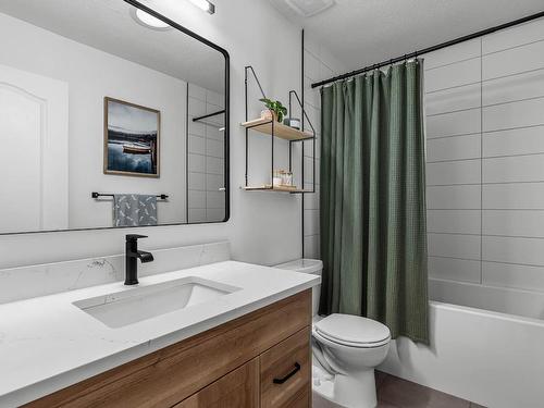 2509 Skeena Drive, Kamloops, BC - Indoor Photo Showing Bathroom