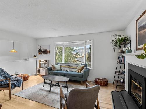 2509 Skeena Drive, Kamloops, BC - Indoor Photo Showing Living Room With Fireplace