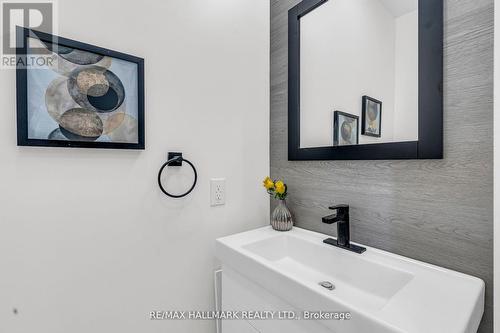 53 Buttonwood Avenue, Toronto, ON -  Photo Showing Bathroom