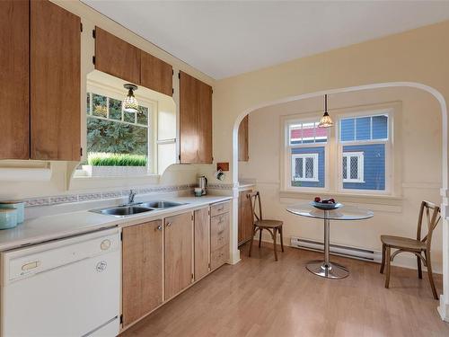 25 Lewis St, Victoria, BC - Indoor Photo Showing Kitchen With Double Sink