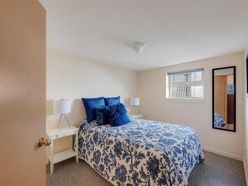 25 Lewis St, Victoria, BC - Indoor Photo Showing Bedroom