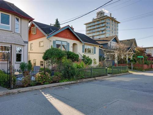 25 Lewis St, Victoria, BC - Outdoor With Facade