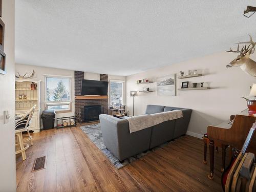 249 Hollyburn Drive, Kamloops, BC - Indoor Photo Showing Living Room With Fireplace