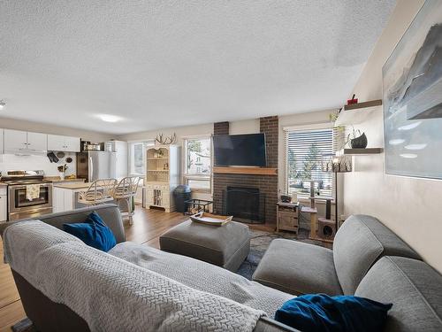 249 Hollyburn Drive, Kamloops, BC - Indoor Photo Showing Living Room With Fireplace